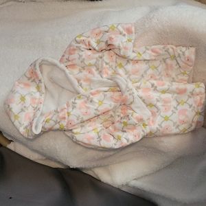 Blankets and beyond bath robe